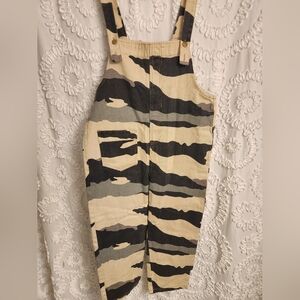 Easel Los Angeles Womens Sz Small Overalls Camo Slouchy Baggy artsy NWT